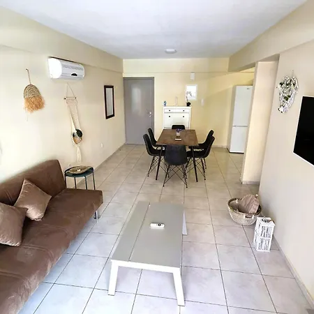 2 Retreat With Pool & Free Wi-fi * Larnaca