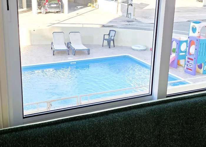 2 Retreat With Pool & Free Wi-fi