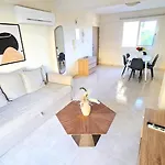 2 Retreat With Pool & Free Wi-fi 라르나카