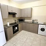 2 Retreat With Pool & Free Wi-fi