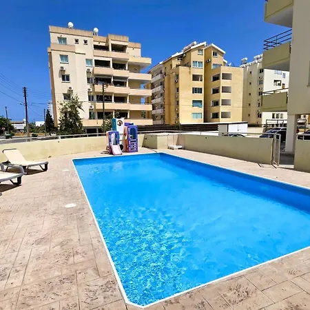 Apartment 2 Retreat With Pool & Free Wi-fi *