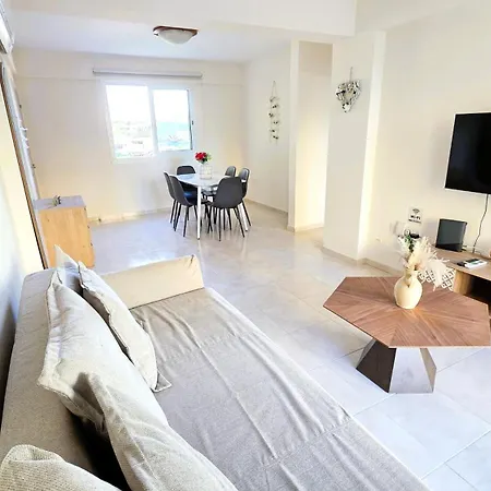 Apartment 2 Retreat With Pool & Free Wi-fi