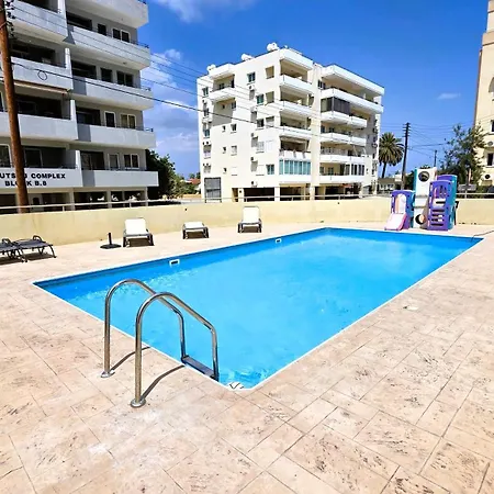2 Retreat With Pool & Free Wi-fi * Larnaka