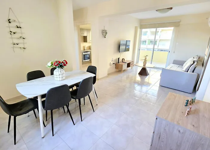 2 Retreat With Pool & Free Wi-fi לרנקה