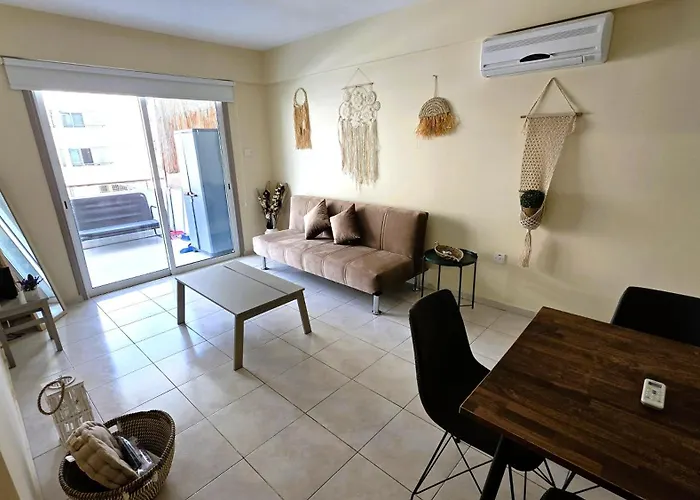 Apartment 2 Retreat With Pool & Free Wi-fi *