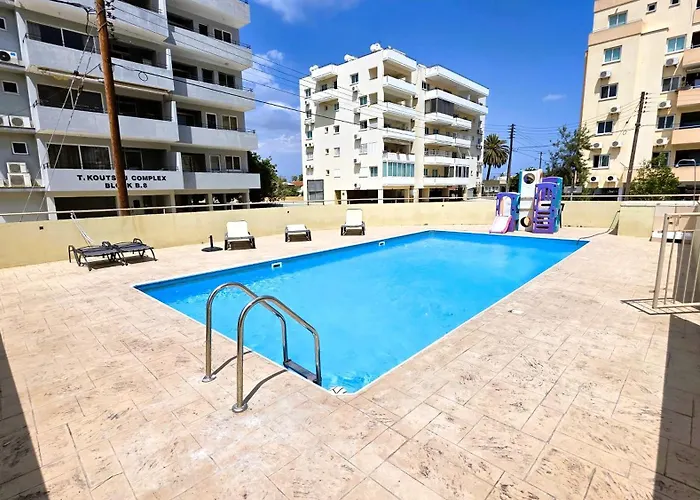 2 Retreat With Pool & Free Wi-fi * Larnaka