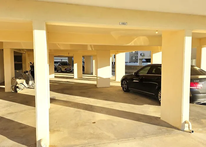 Apartment 2 Retreat With Pool & Free Wi-fi