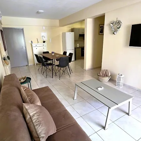 2 Retreat With Pool & Free Wi-fi